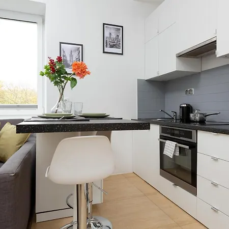 Metro Mlynow Wola Dlugosza By Renters דירה ורשה