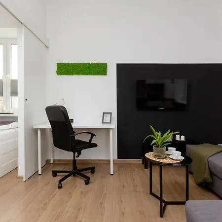 Metro Mlynow Wola Dlugosza By Renters Apartment