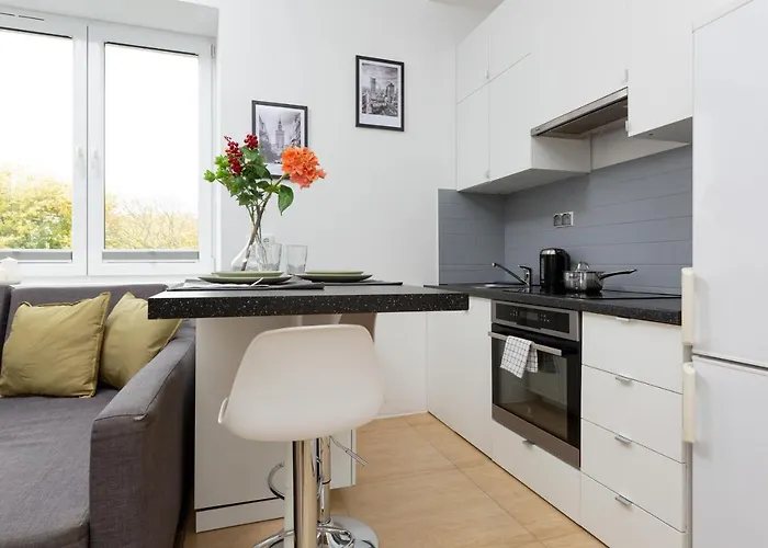 Metro Mlynow Wola Dlugosza By Renters Apartman Varsó